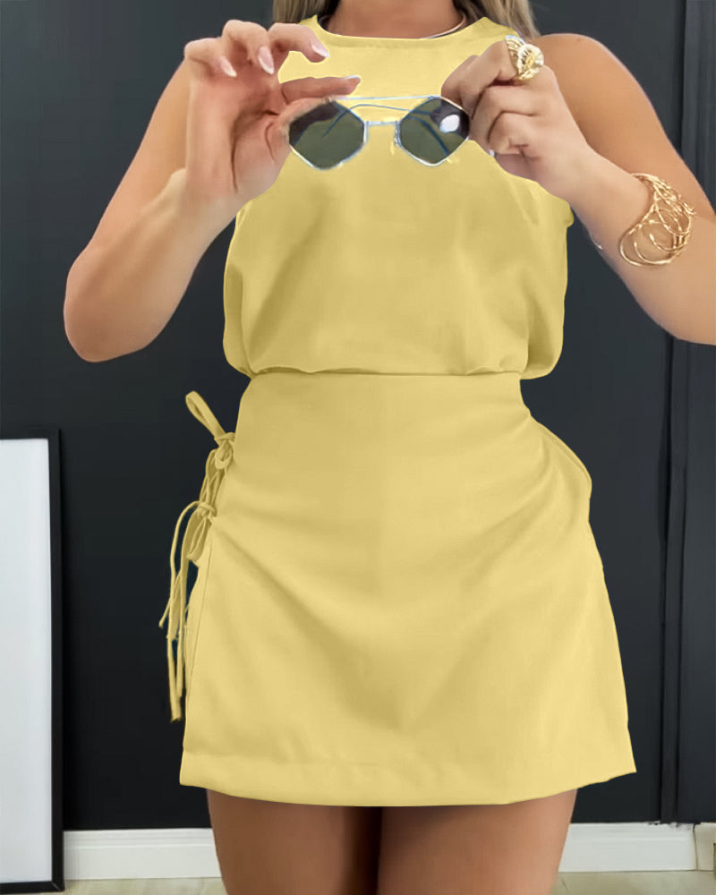 2 Pieces Outfit Round Neck Sleeveless Top and Side Tied Detail Elastic Waist Back Shorts Set